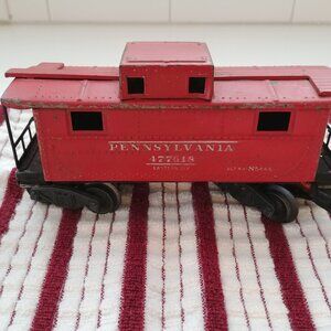 POSTWAR LIONEL #2472 PENNSYLVANIA RAILROAD N5 PORTHOLE CABOOSE.
